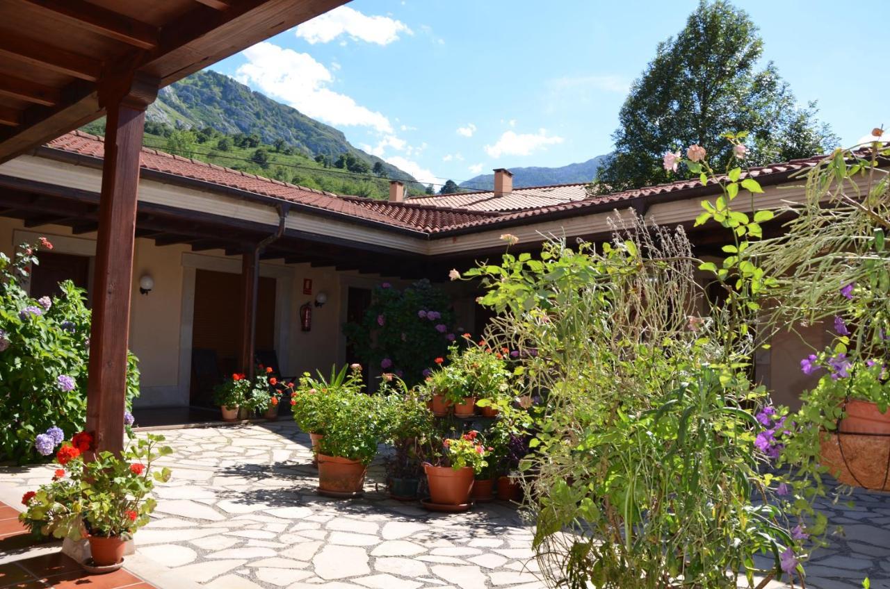 Hotel Arenas De Cabrales- Apartamentos Екстериор снимка