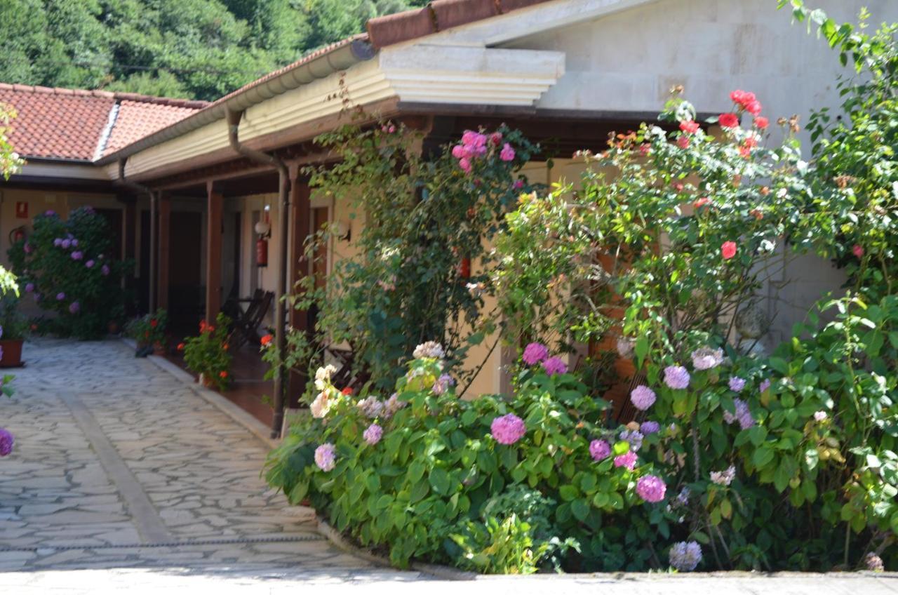 Hotel Arenas De Cabrales- Apartamentos Екстериор снимка