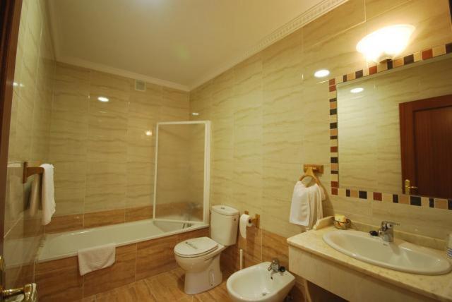 Hotel Arenas De Cabrales- Apartamentos Екстериор снимка
