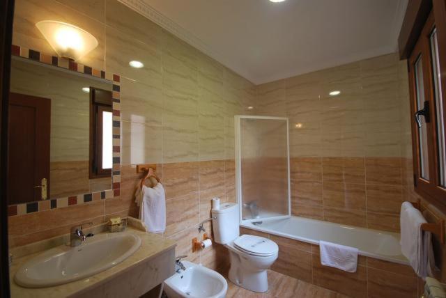 Hotel Arenas De Cabrales- Apartamentos Екстериор снимка