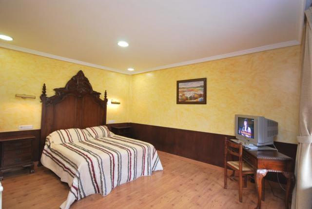 Hotel Arenas De Cabrales- Apartamentos Екстериор снимка