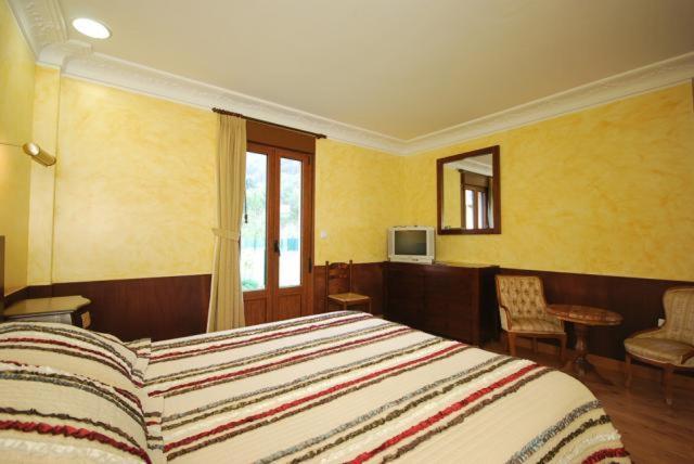 Hotel Arenas De Cabrales- Apartamentos Екстериор снимка