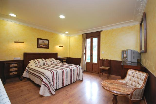 Hotel Arenas De Cabrales- Apartamentos Екстериор снимка