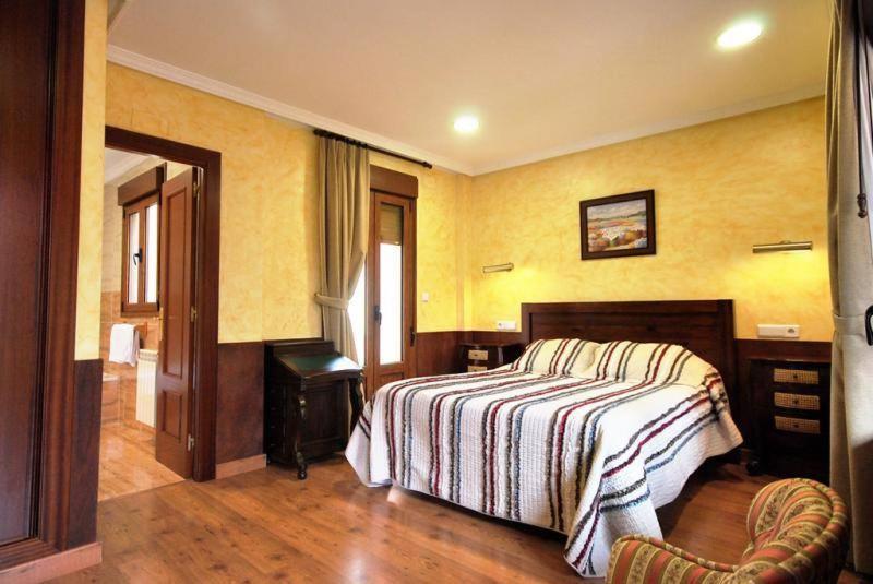 Hotel Arenas De Cabrales- Apartamentos Екстериор снимка