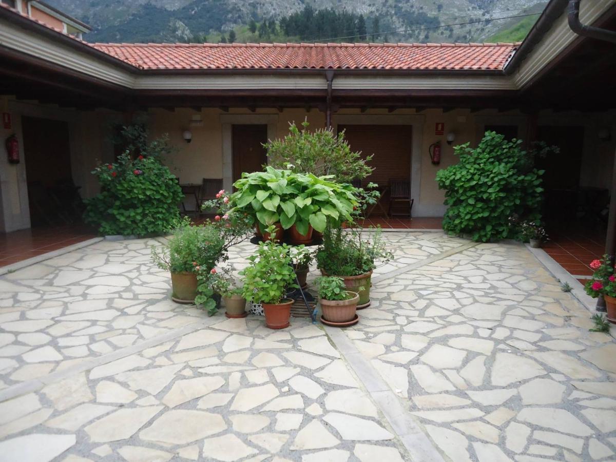 Hotel Arenas De Cabrales- Apartamentos Екстериор снимка