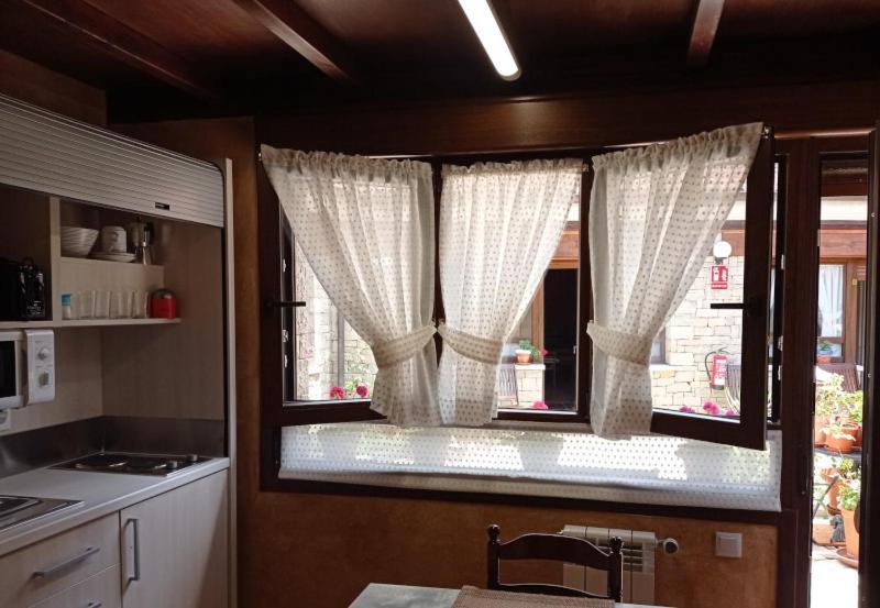 Hotel Arenas De Cabrales- Apartamentos Екстериор снимка