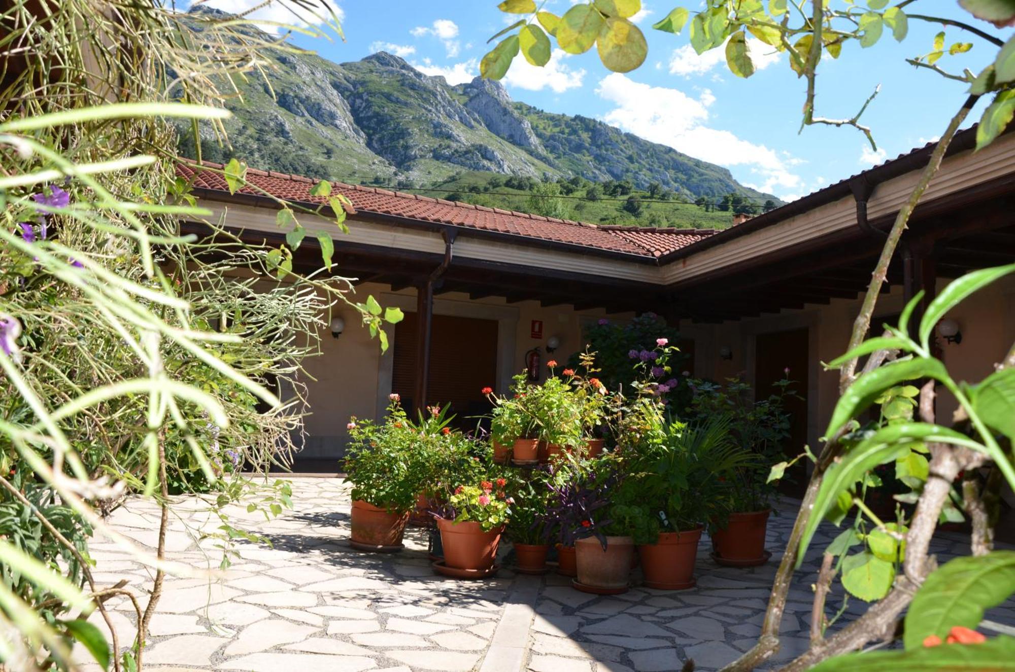 Hotel Arenas De Cabrales- Apartamentos Екстериор снимка